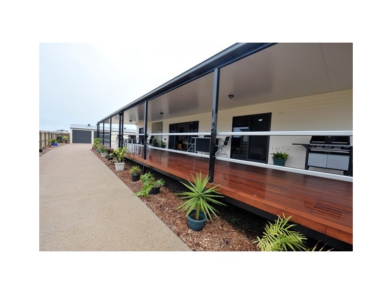 37 Powers Street, Burnett Heads QLD 4670