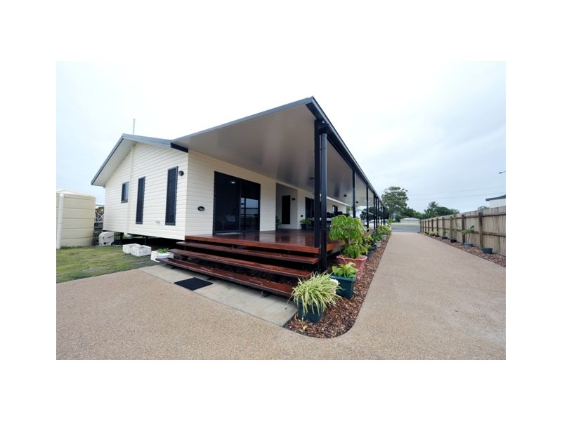 37 Powers Street, Burnett Heads QLD 4670