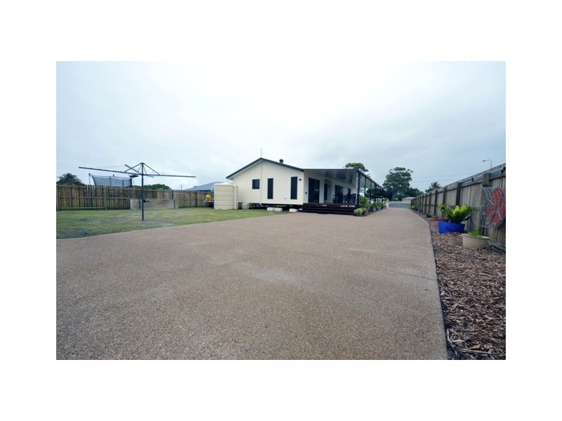 37 Powers Street, Burnett Heads QLD 4670