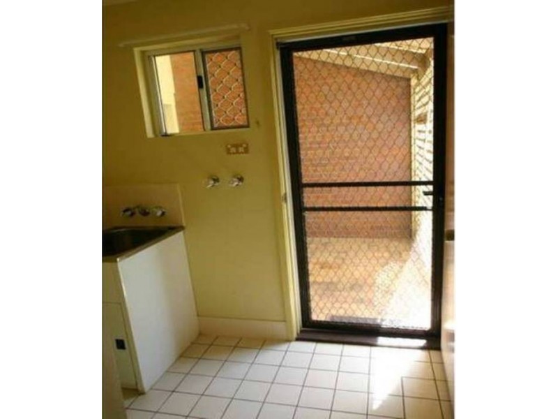 2/15 Thabeban Street, Avenell Heights QLD 4670