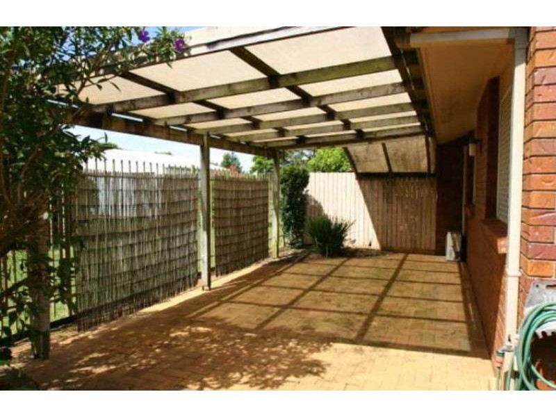2/15 Thabeban Street, Avenell Heights QLD 4670