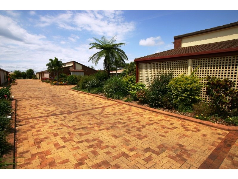 2/15 Thabeban Street, Avenell Heights QLD 4670