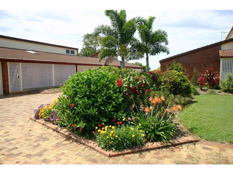 2/15 Thabeban Street, Avenell Heights QLD 4670