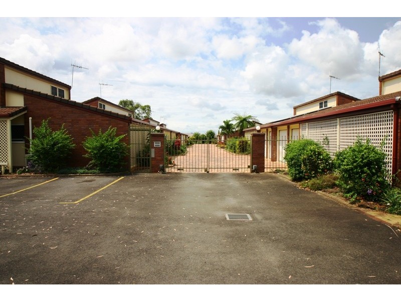 2/15 Thabeban Street, Avenell Heights QLD 4670