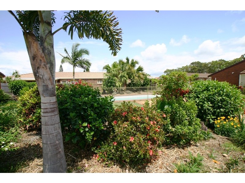 2/15 Thabeban Street, Avenell Heights QLD 4670