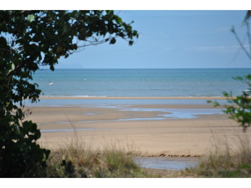 11 Doctor Street, Burnett Heads QLD 4670