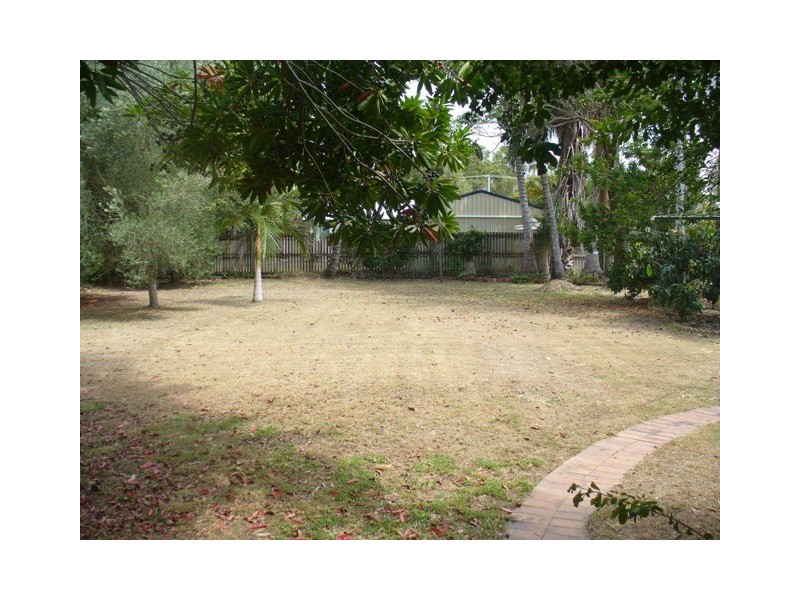 63 McIntosh Avenue, Elliott Heads QLD 4670