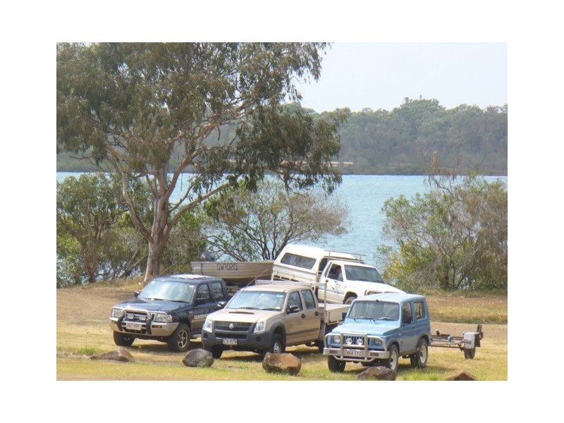 63 McIntosh Avenue, Elliott Heads QLD 4670