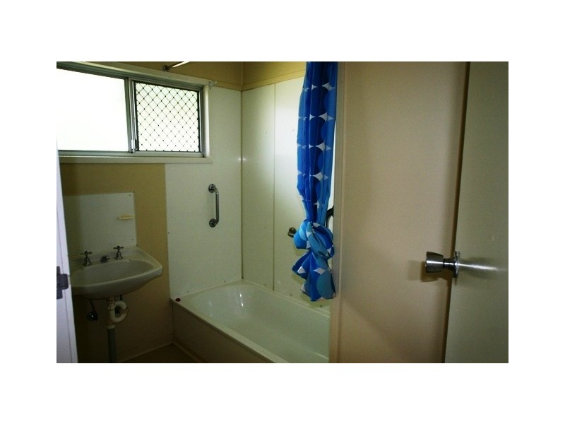 5 Bullpit Street, Avenell Heights QLD 4670