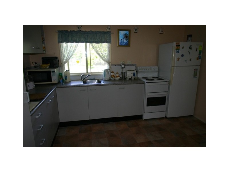 6 Gibson Street, Avenell Heights QLD 4670