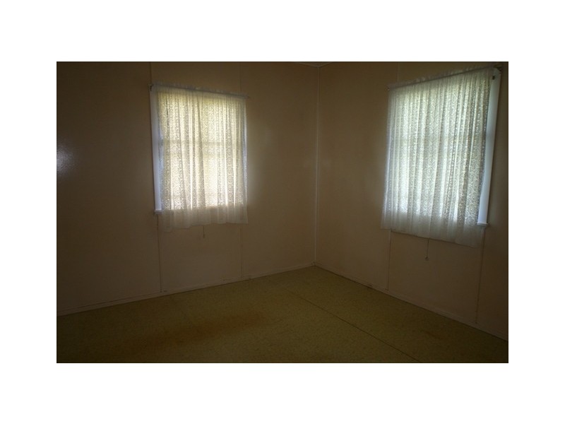 82 Water Street, Walkervale QLD 4670