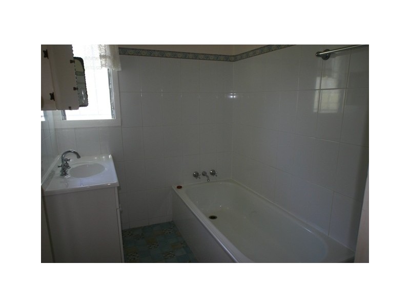 82 Water Street, Walkervale QLD 4670