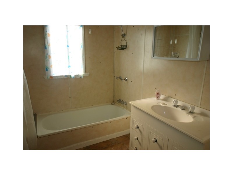 28 Curtis Street, Walkervale QLD 4670