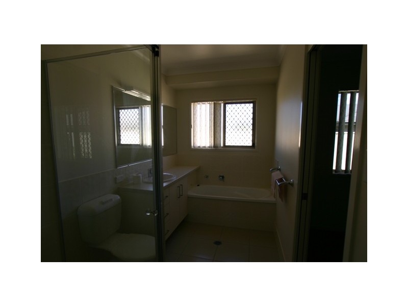 6/47b Thabeban Street, Avenell Heights QLD 4670