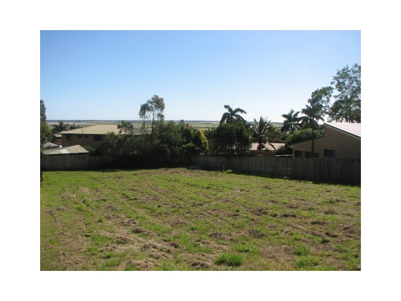 18 Bayview Terrace, Qunaba QLD 4670