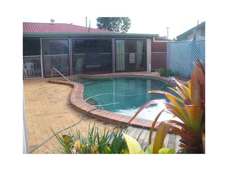 4 Deegan Court, Avenell Heights QLD 4670