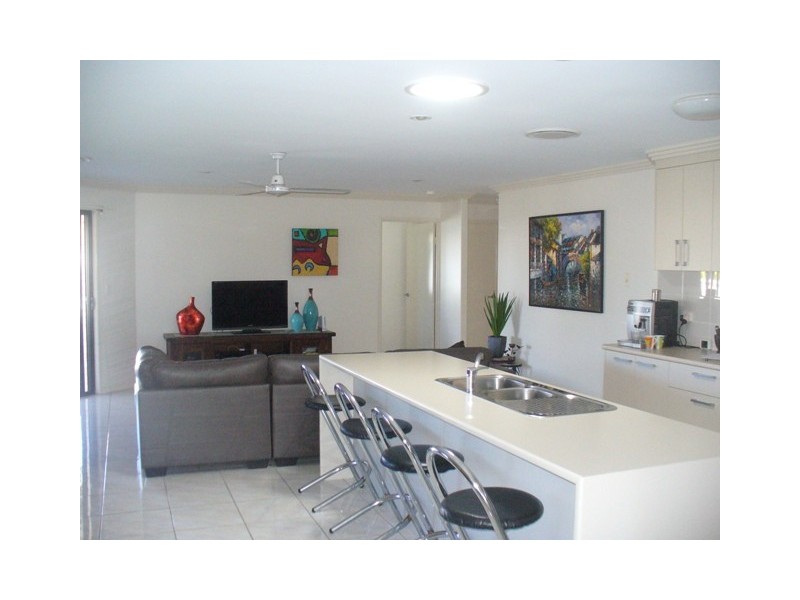 2 Lomandra Drive, Ashfield QLD 4670