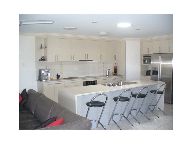 2 Lomandra Drive, Ashfield QLD 4670