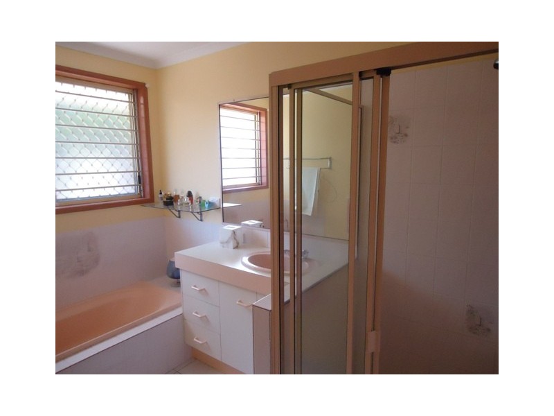 8 Ernies Court, Avoca QLD 4670