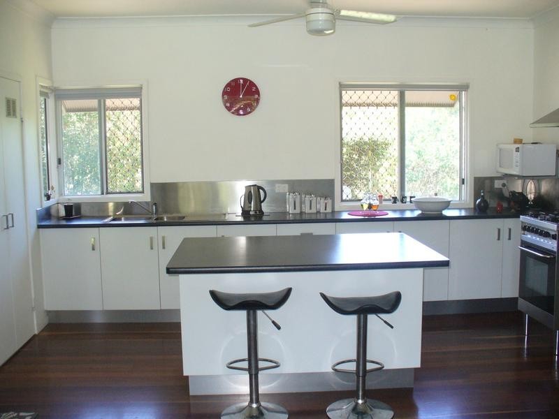 40 Palms Springs Drive, Calavos QLD 4670