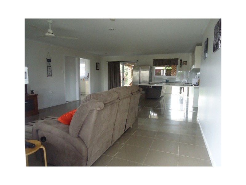 12 Jensen Street, Avenell Heights QLD 4670