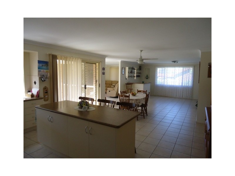 10 Marine Terrace, Burnett Heads QLD 4670