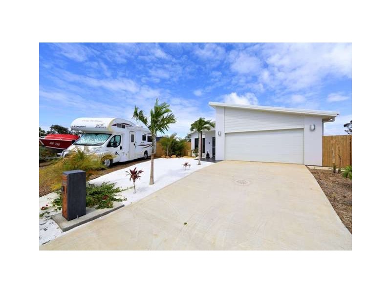 9 Betty Close, Coral Cove QLD 4670