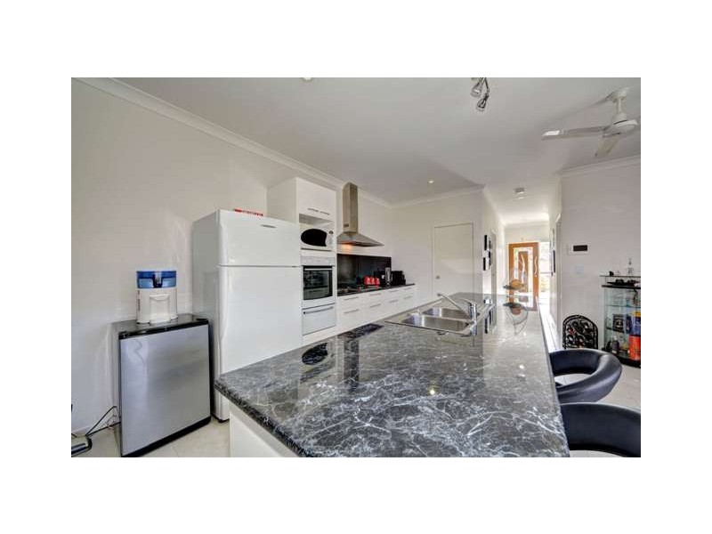 9 Betty Close, Coral Cove QLD 4670