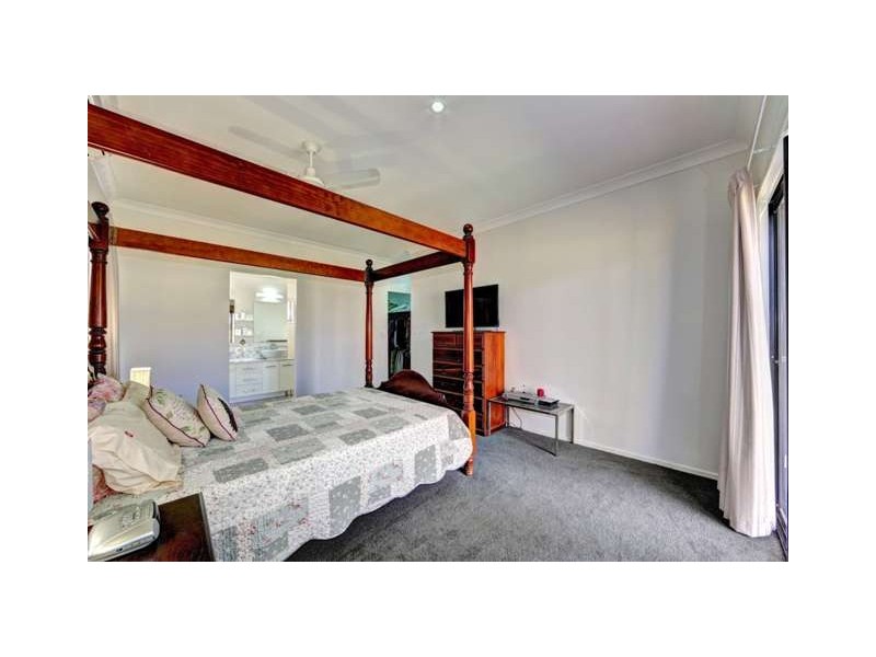 9 Betty Close, Coral Cove QLD 4670