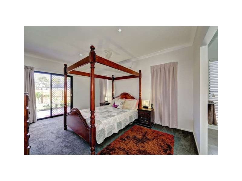 9 Betty Close, Coral Cove QLD 4670