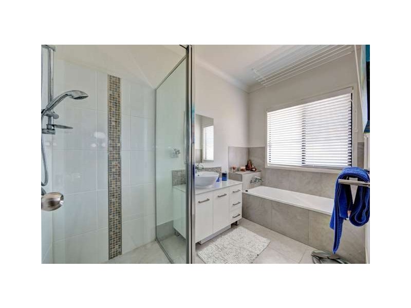 9 Betty Close, Coral Cove QLD 4670