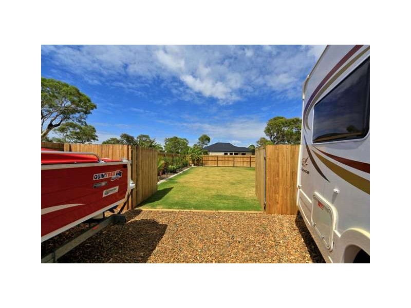 9 Betty Close, Coral Cove QLD 4670