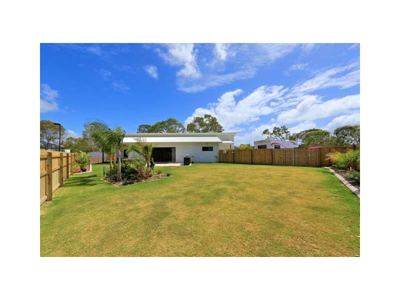 9 Betty Close, Coral Cove QLD 4670