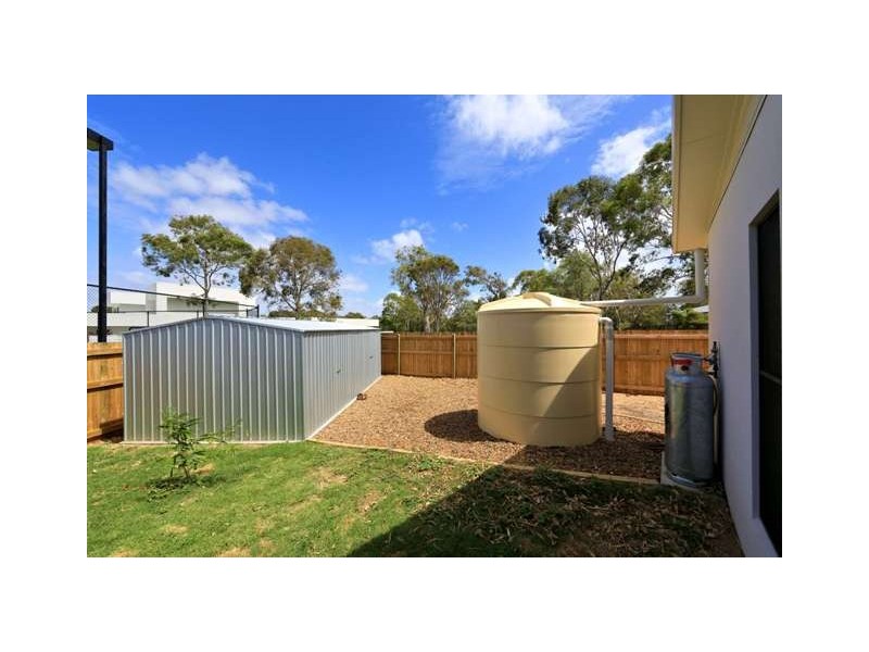 9 Betty Close, Coral Cove QLD 4670