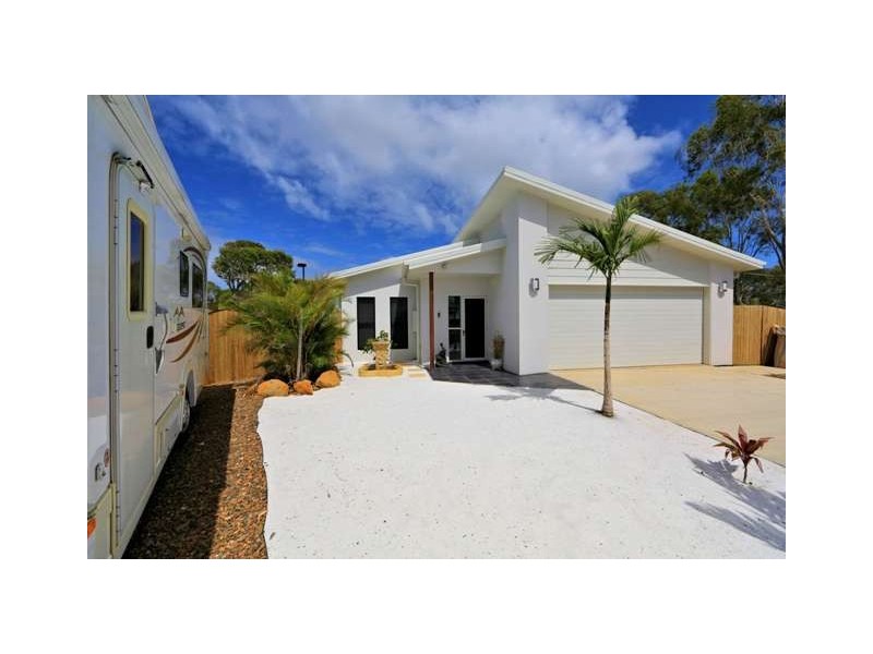 9 Betty Close, Coral Cove QLD 4670