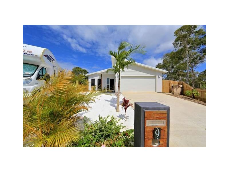 9 Betty Close, Coral Cove QLD 4670