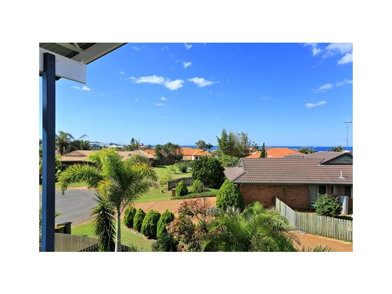 10 Spyglass Hill Court, Coral Cove QLD 4670