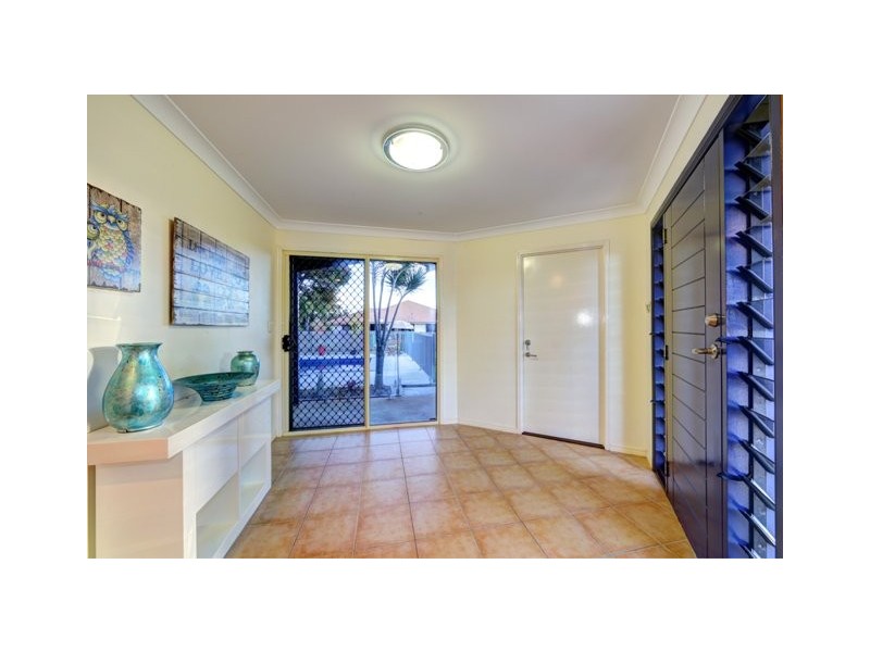 10 Spyglass Hill Court, Coral Cove QLD 4670