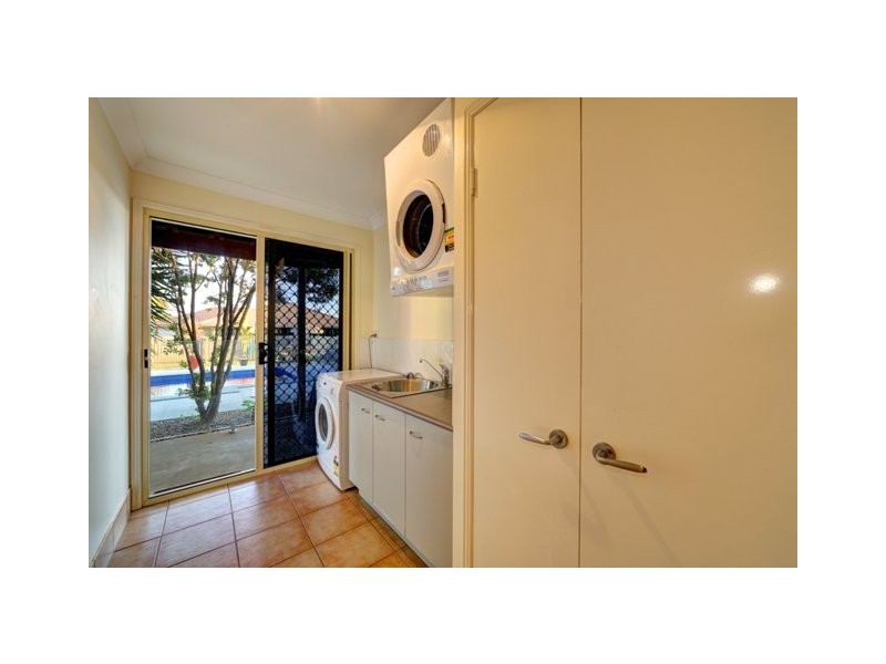 10 Spyglass Hill Court, Coral Cove QLD 4670