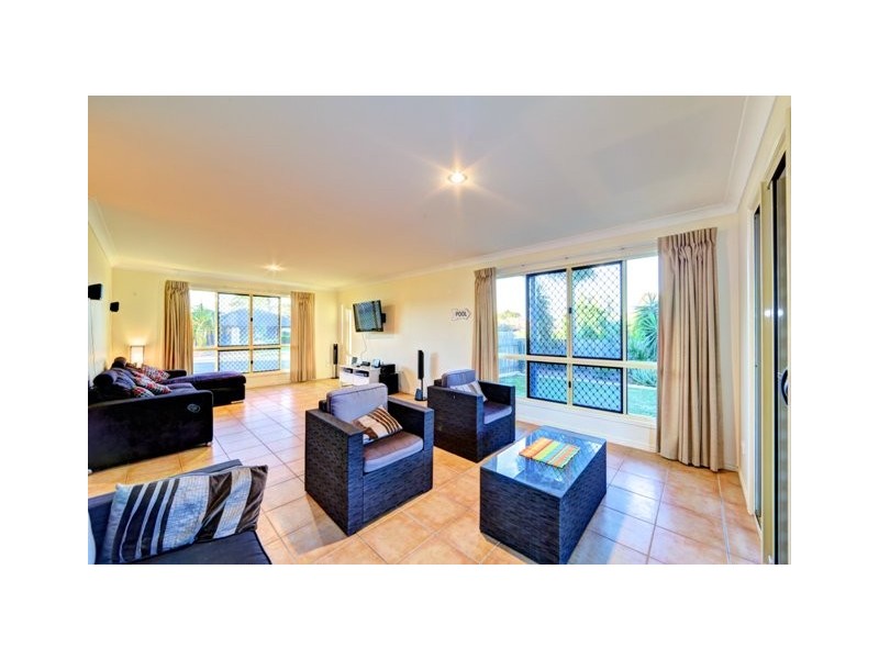 10 Spyglass Hill Court, Coral Cove QLD 4670