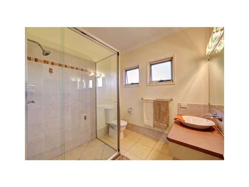 10 Spyglass Hill Court, Coral Cove QLD 4670