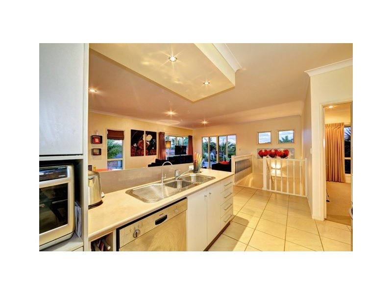 10 Spyglass Hill Court, Coral Cove QLD 4670