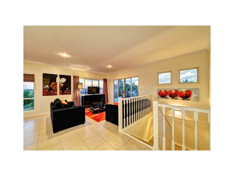 10 Spyglass Hill Court, Coral Cove QLD 4670