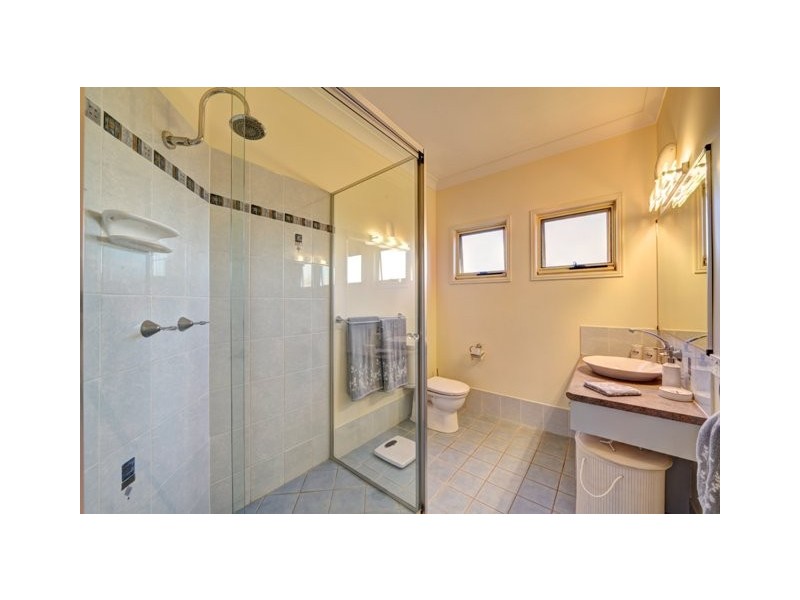 10 Spyglass Hill Court, Coral Cove QLD 4670