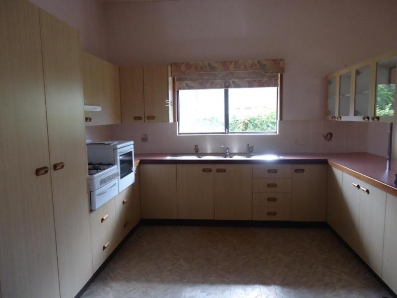 14 Bathurst Street, Elliott Heads QLD 4670