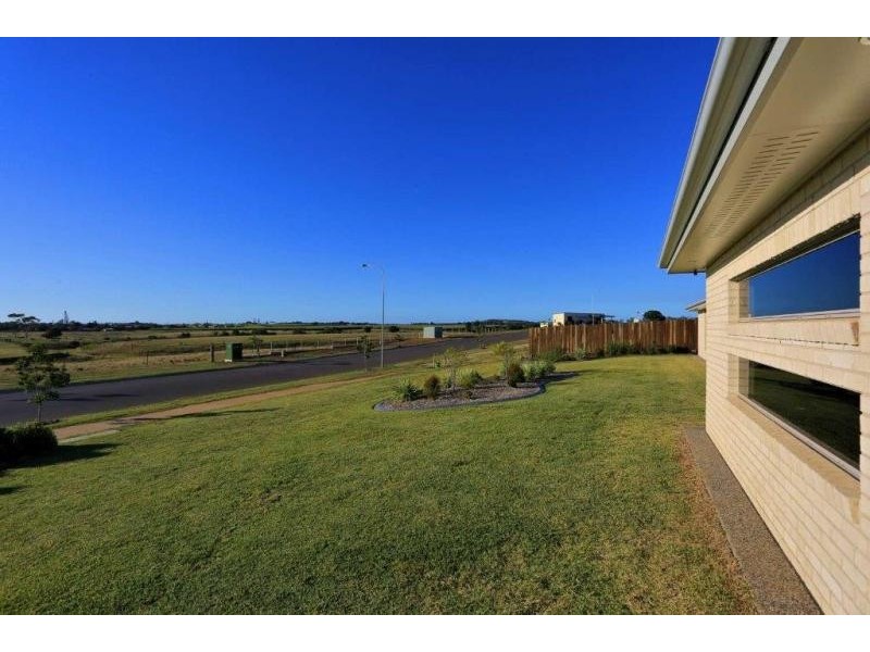 1 Beech Links Drive, Ashfield QLD 4670