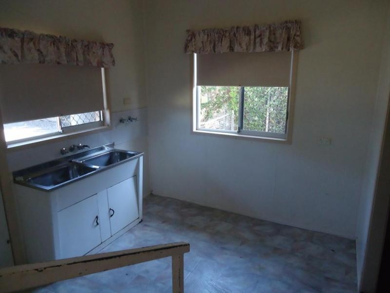 6 Rattray St, Avenell Heights QLD 4670