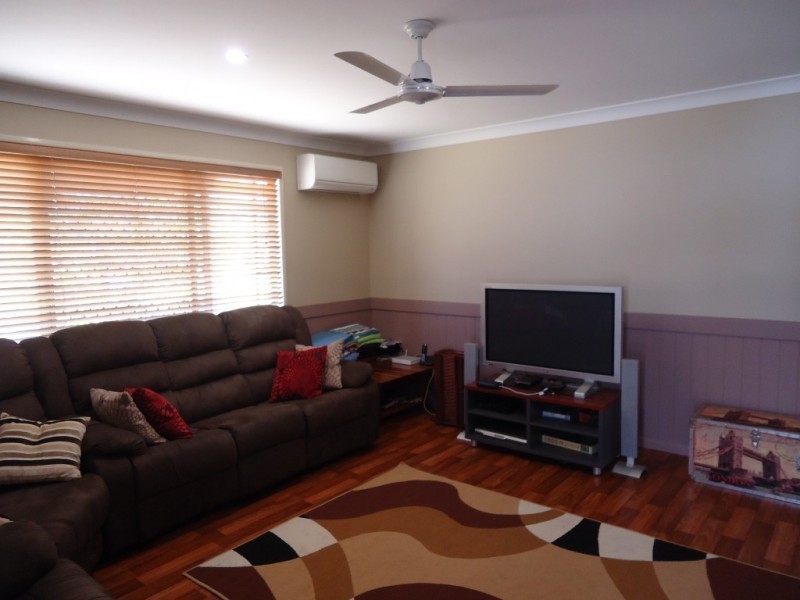 4 Pangola Street, Winfield QLD 4670