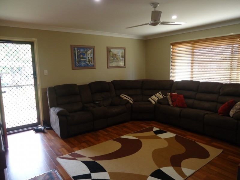 4 Pangola Street, Winfield QLD 4670