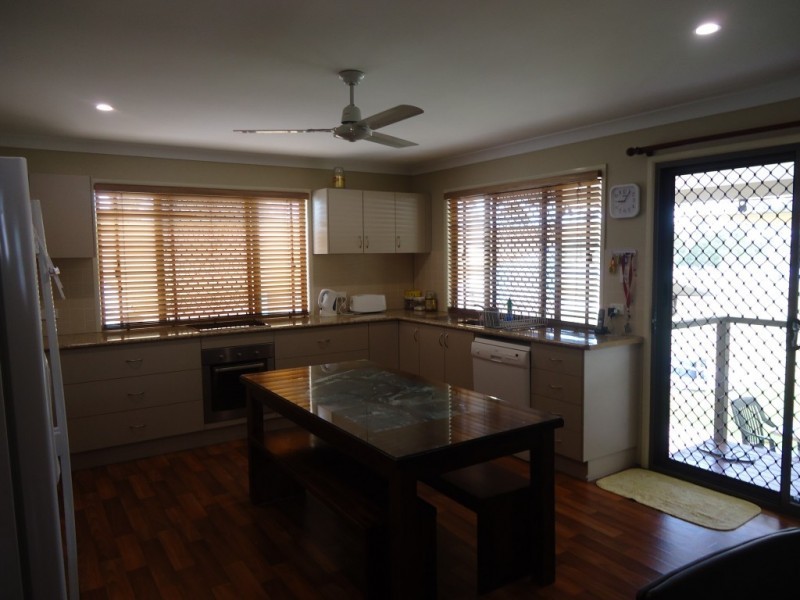 4 Pangola Street, Winfield QLD 4670